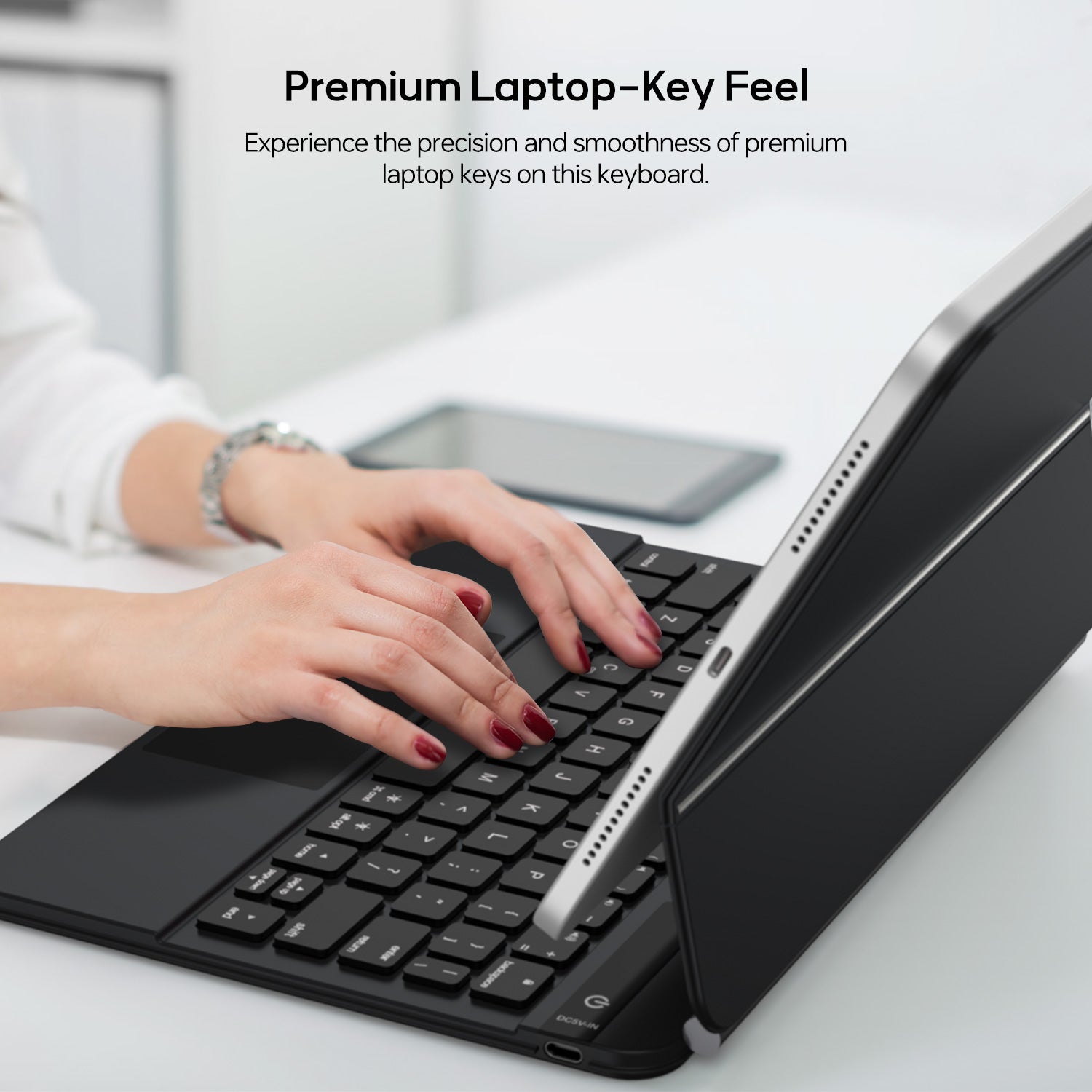 iPad Pro 13" 2024 Magnetic Keyboard Case with Trackpad