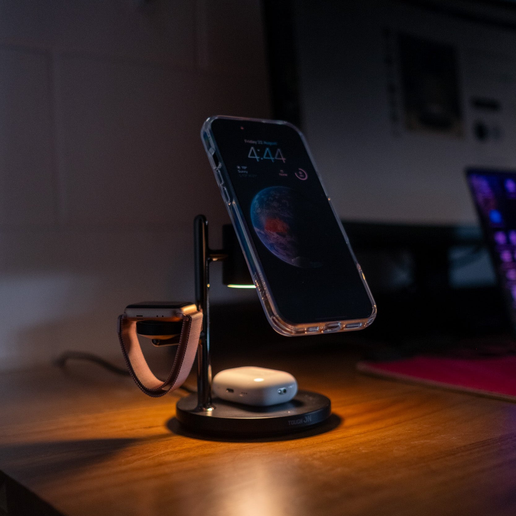 Tough On MagMore QI2 4-in-1 Wireless Charger