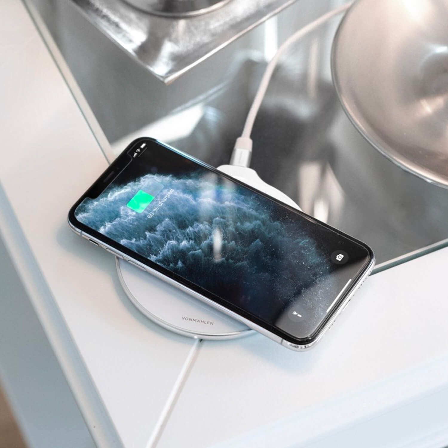Vonmahlen Aura Wireless Charging Pad Glass Black