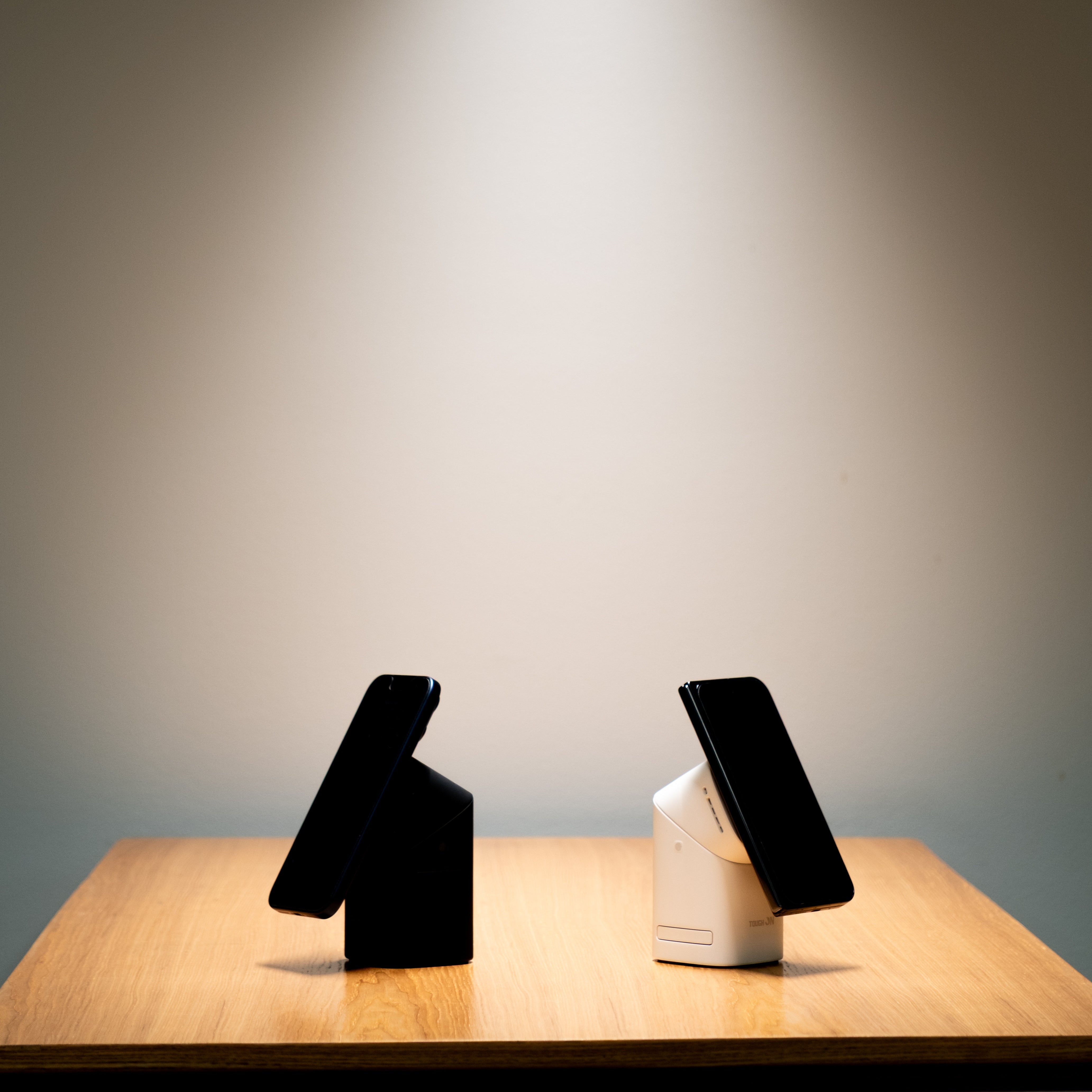 Qi2.2 Wireless Charger with 25W Fast Charging