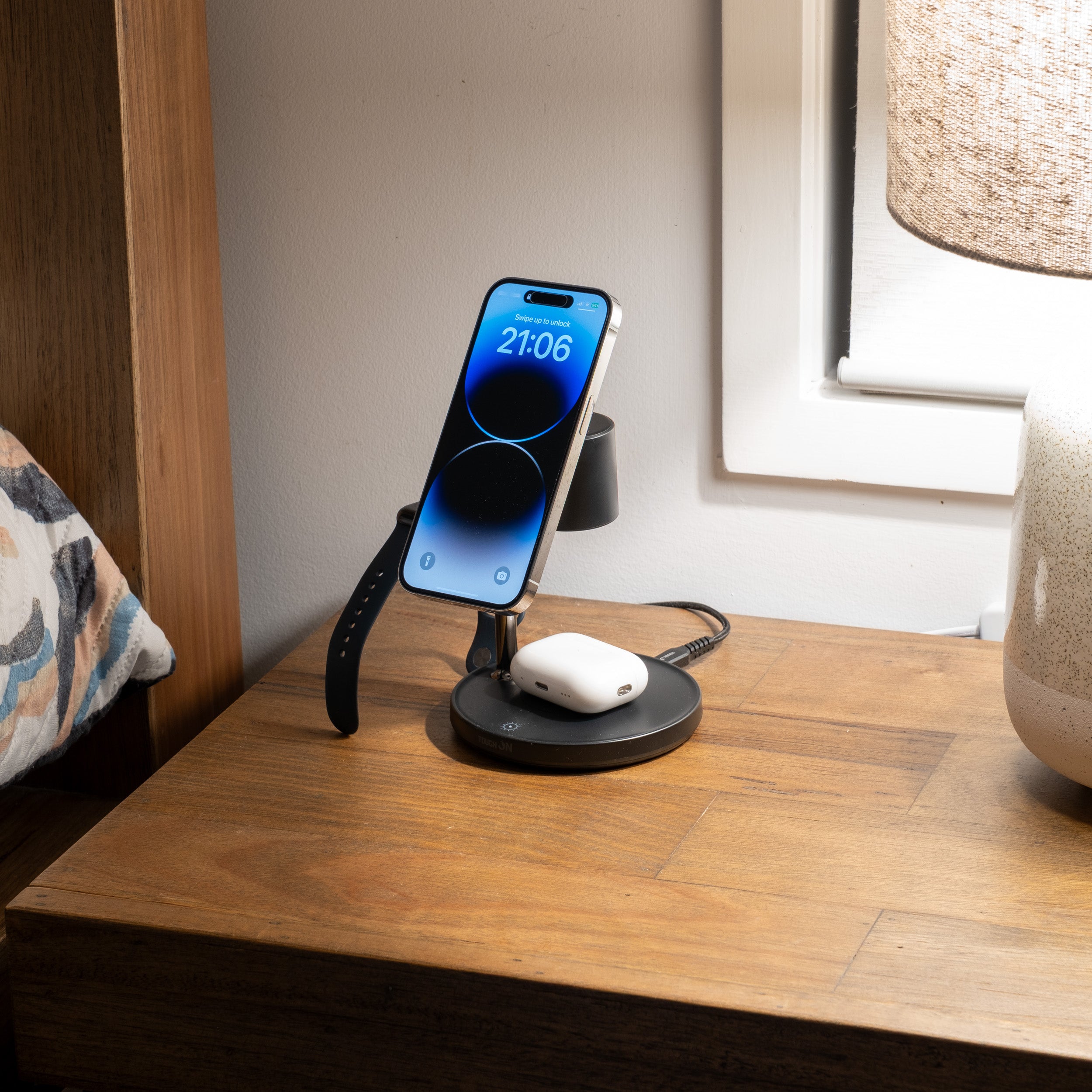 Tough On MagMore QI2 4-in-1 Wireless Charger