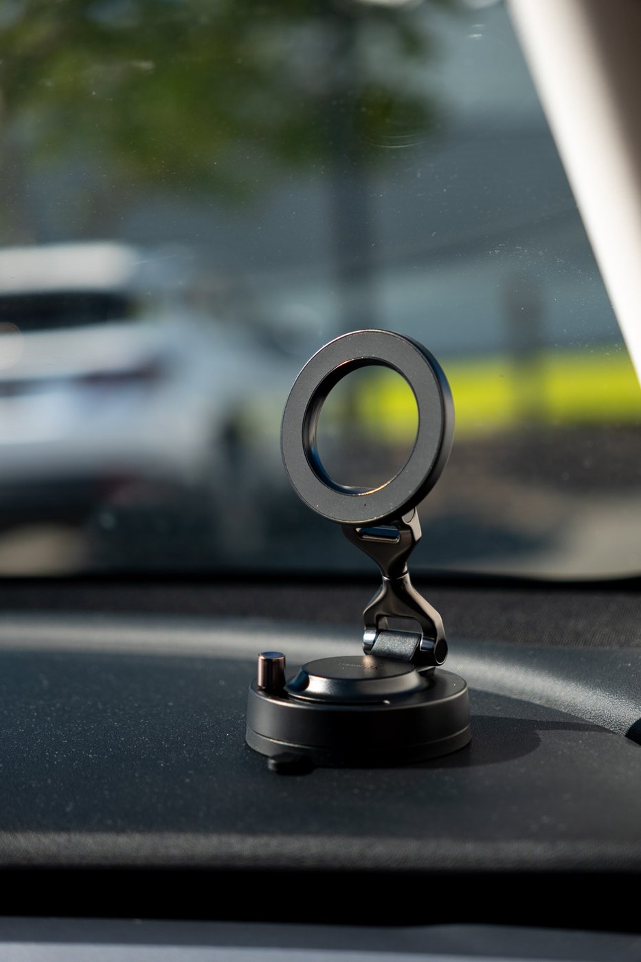 Detail of the Tough On MagFlex magnetic ring and adjustable arm